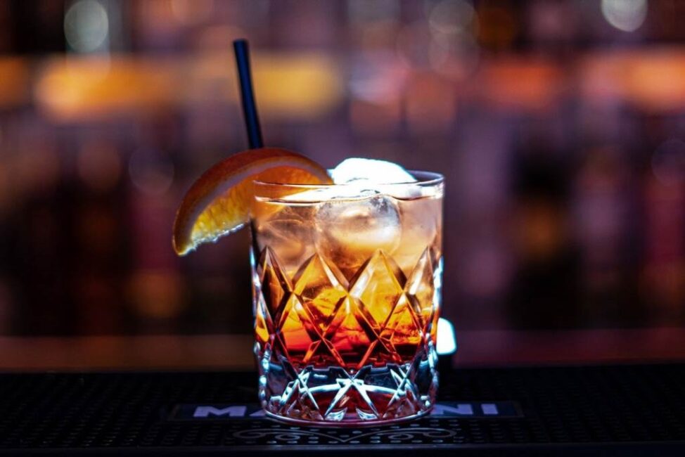 Czy sprzedaż alkoholu pijanemu to przestępstwo