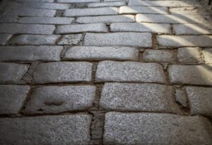 Skuteczne techniki usuwania wosku z nawierzchni brukowej